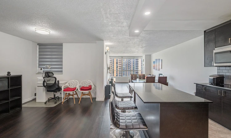 1811-10 Martha Eaton Way