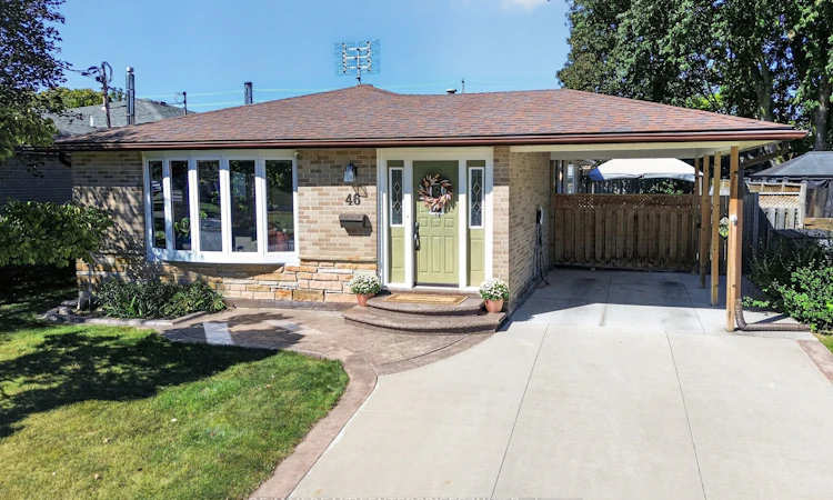 46 Marilyn Crescent