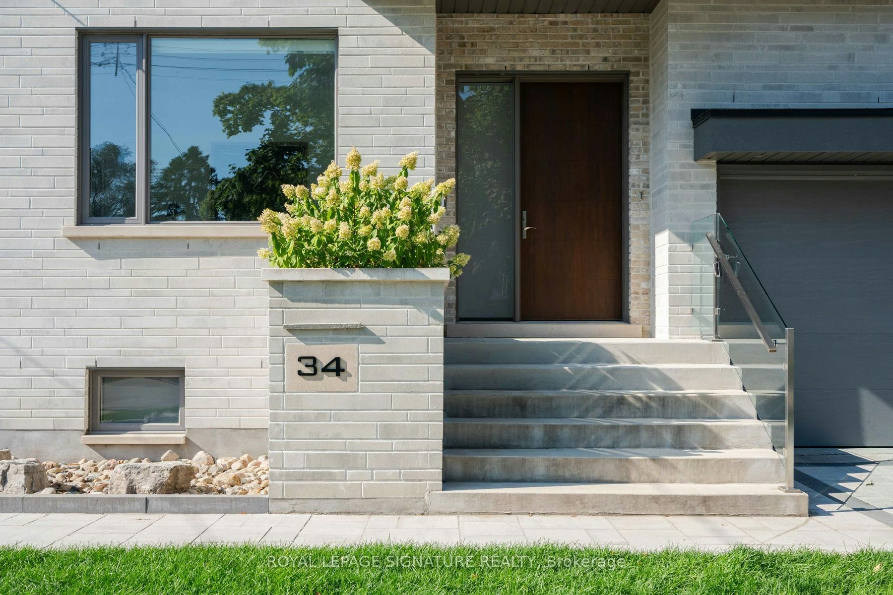 34 Edgecroft Road, Toronto, ON, M8Z 2B6 - 2