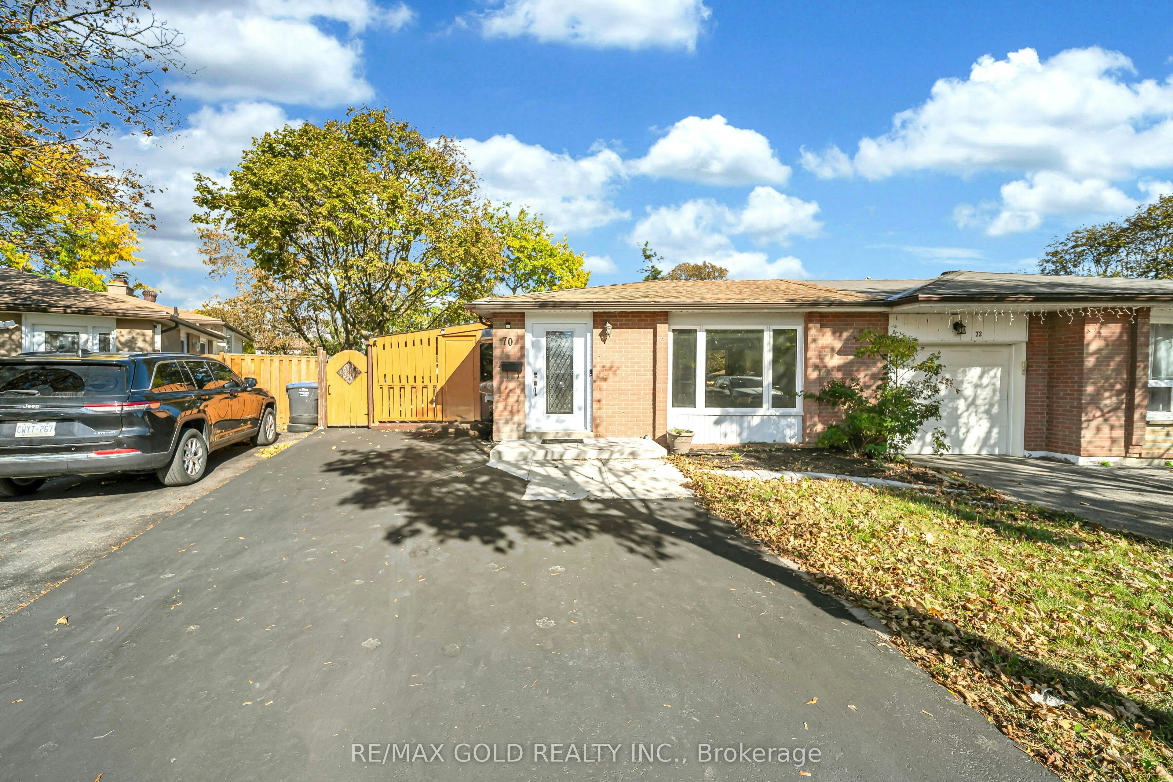 Main-70 Glenmore Crescent, Brampton, ON, L6S 1H8