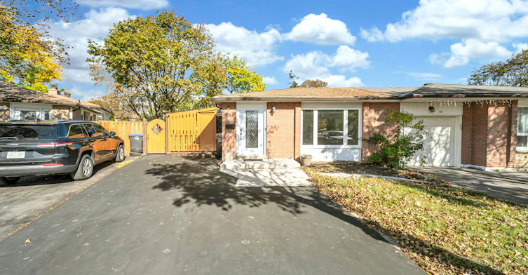 Main-70 Glenmore Crescent, Brampton, ON, L6S 1H8