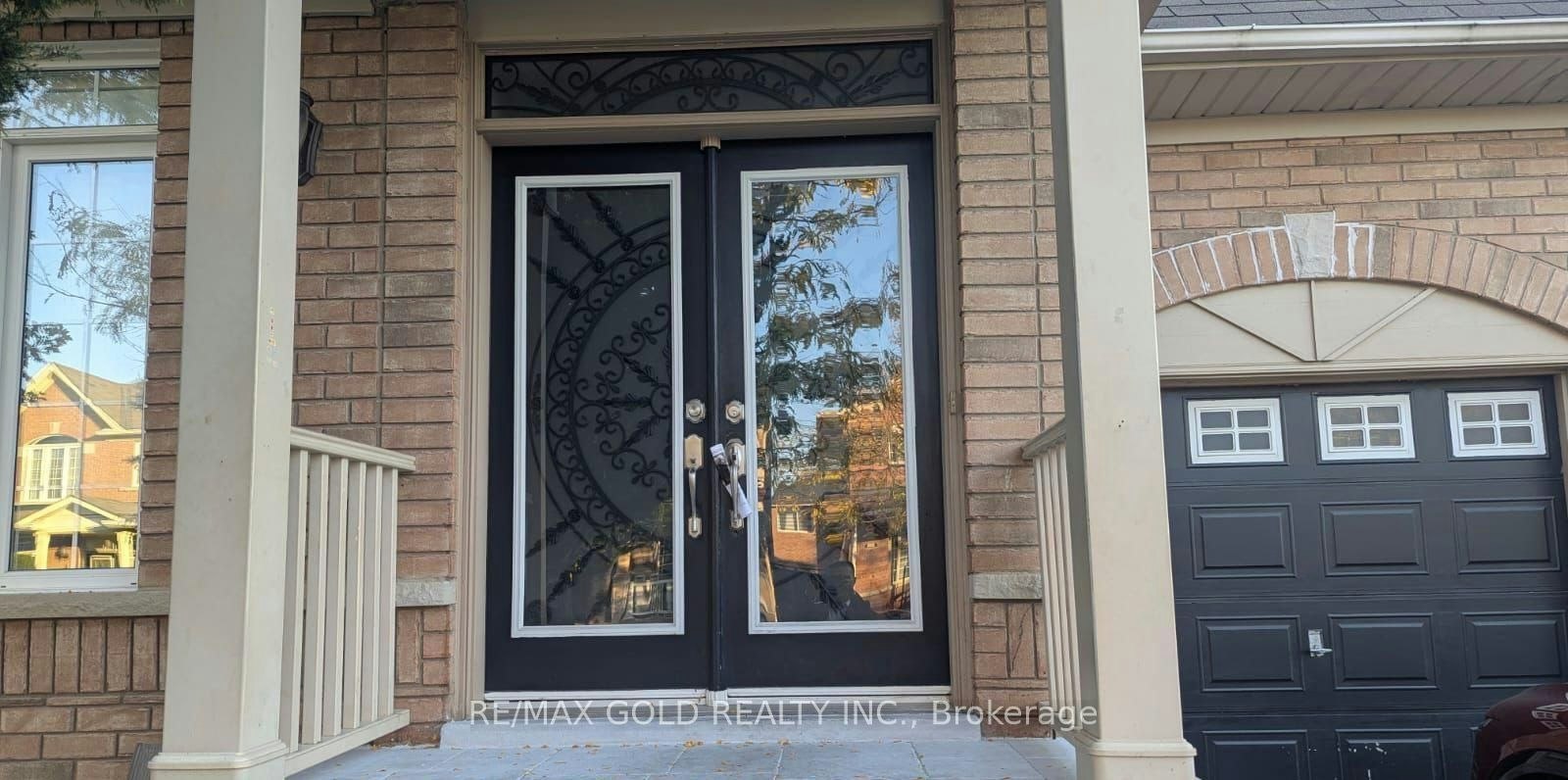 3 Borneo Crescent, Brampton, ON, L6R 3C7 - 2