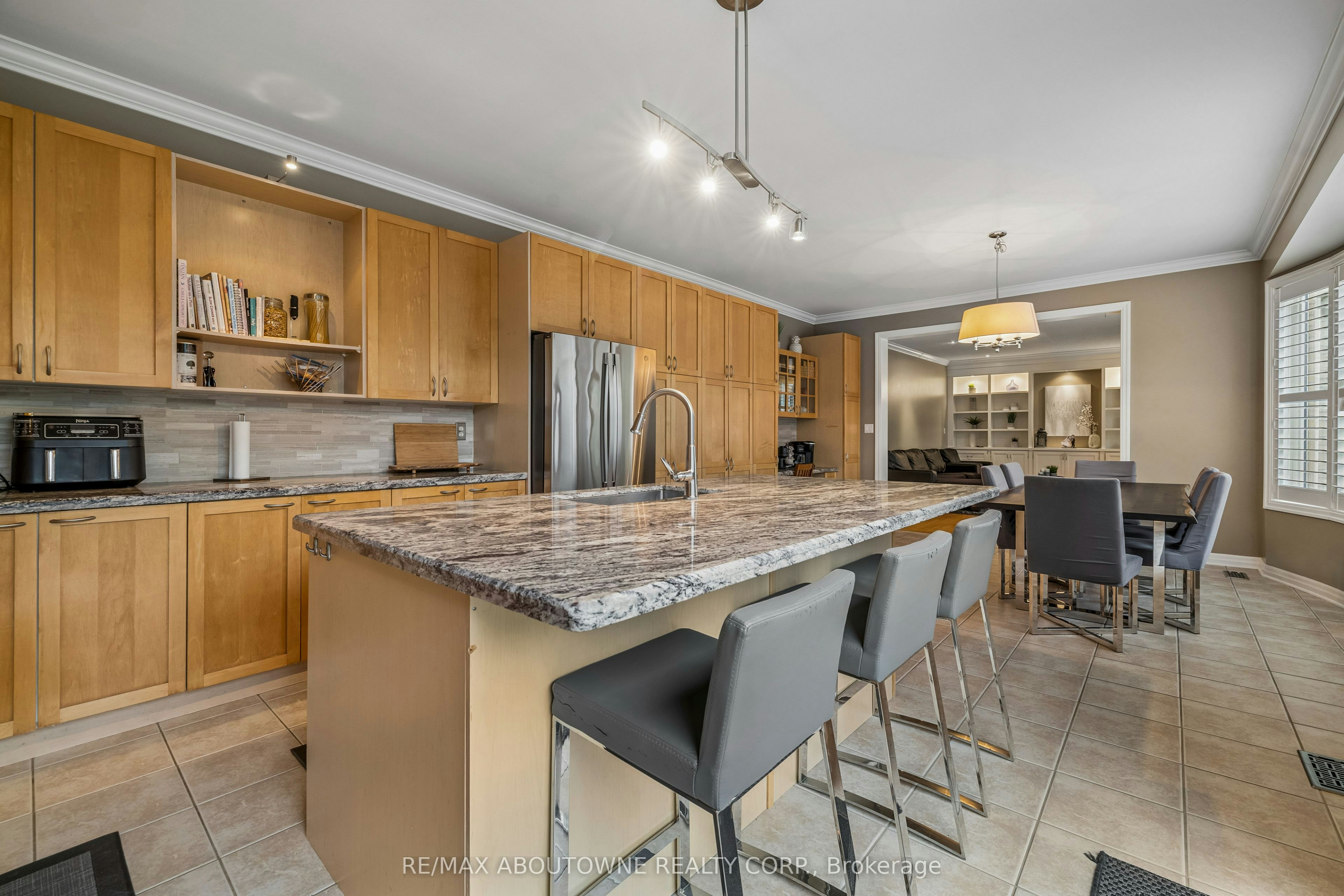 2163 Blackforest Crescent, Oakville, ON, L6M 4T7 - 25