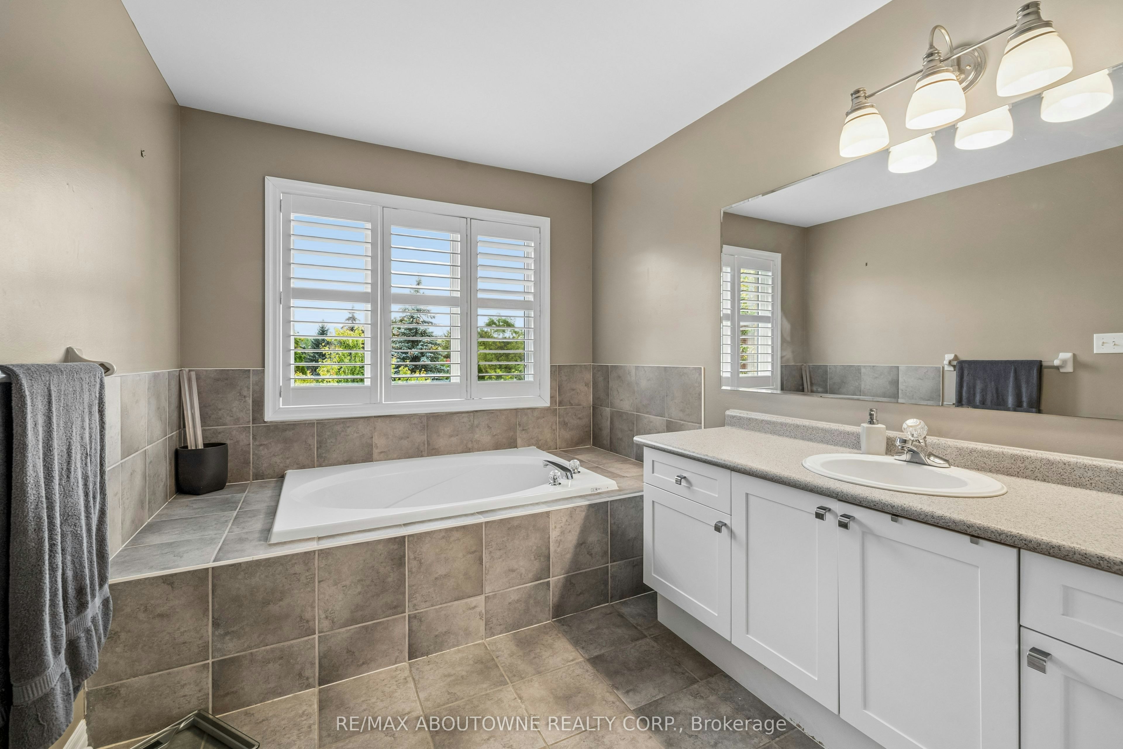 2163 Blackforest Crescent, Oakville, ON, L6M 4T7 - 32