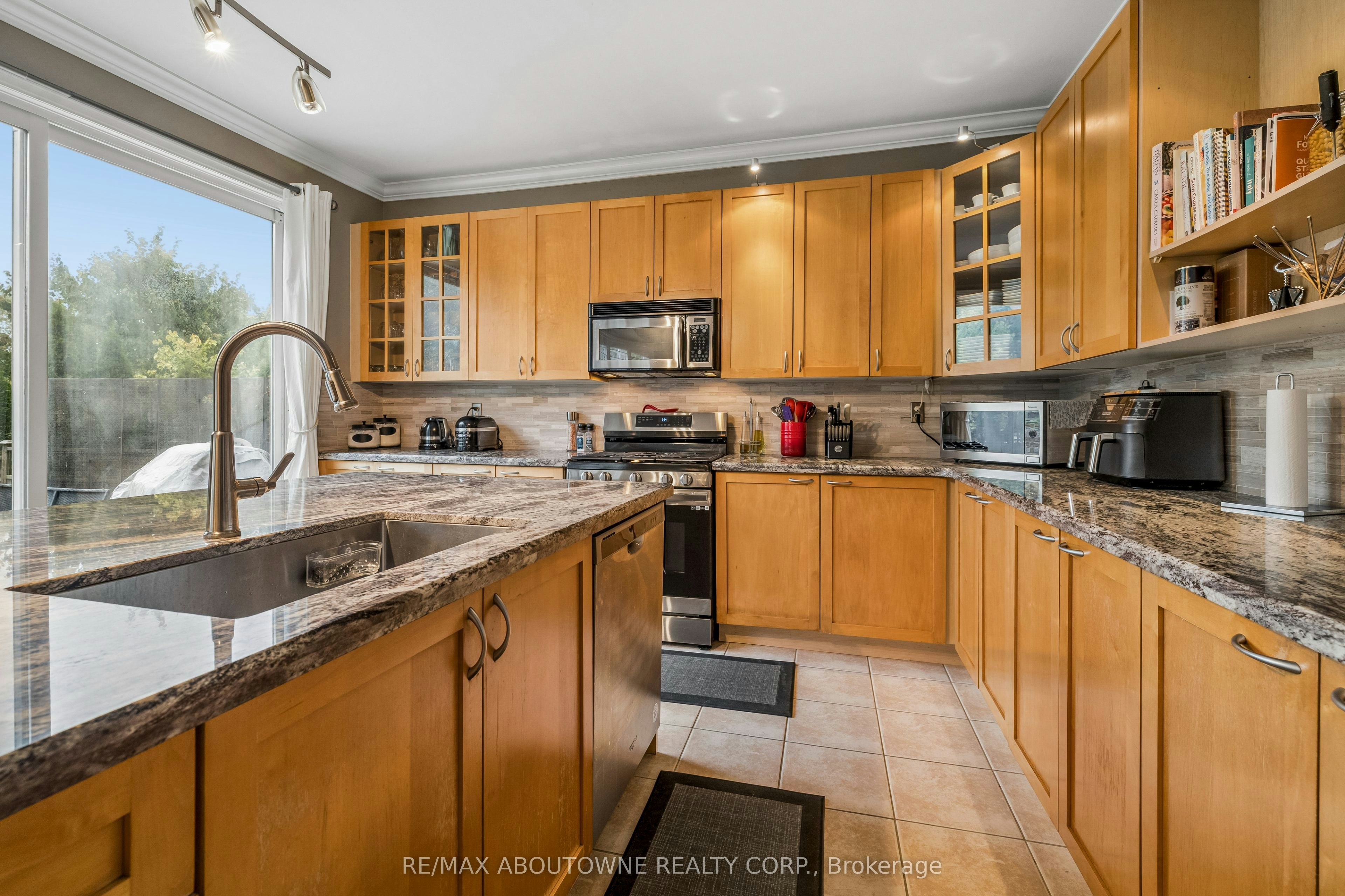 2163 Blackforest Crescent, Oakville, ON, L6M 4T7 - 23