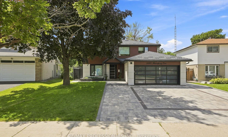 3328 Riverspray Crescent