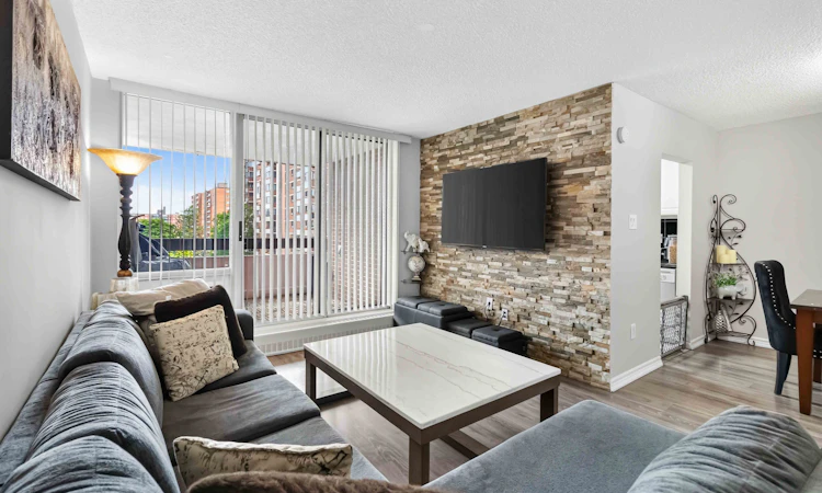 512-1615 Bloor Street