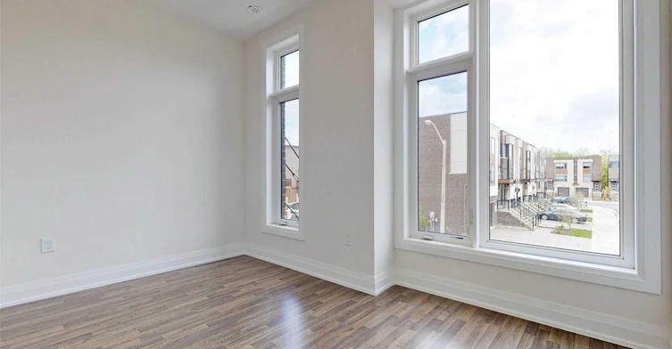 Upper-45 Creekbank Road, Toronto, ON, M6L 1C7 - 24