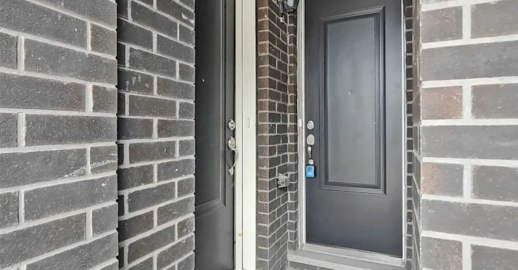Upper-45 Creekbank Road, Toronto, ON, M6L 1C7 - 4