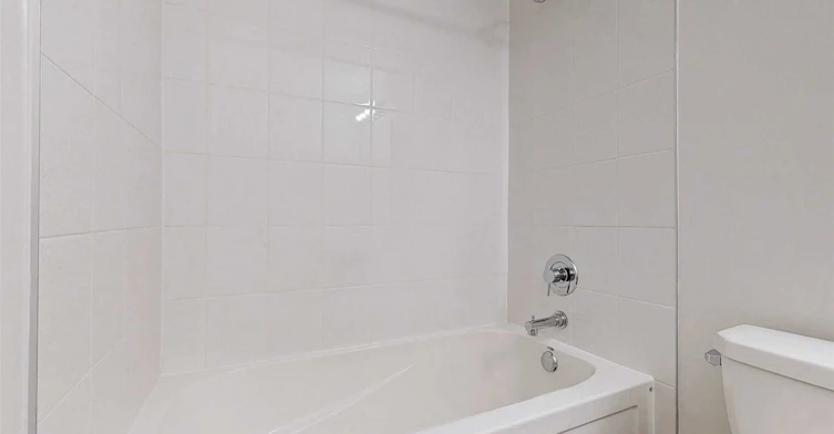 Upper-45 Creekbank Road, Toronto, ON, M6L 1C7 - 30