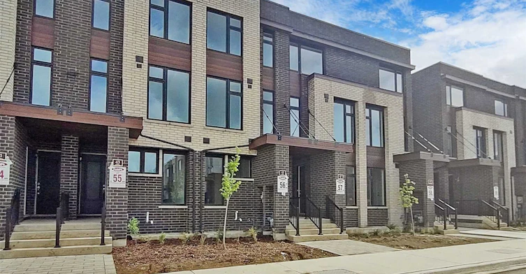 Upper-45 Creekbank Road, Toronto, ON, M6L 1C7 - 2