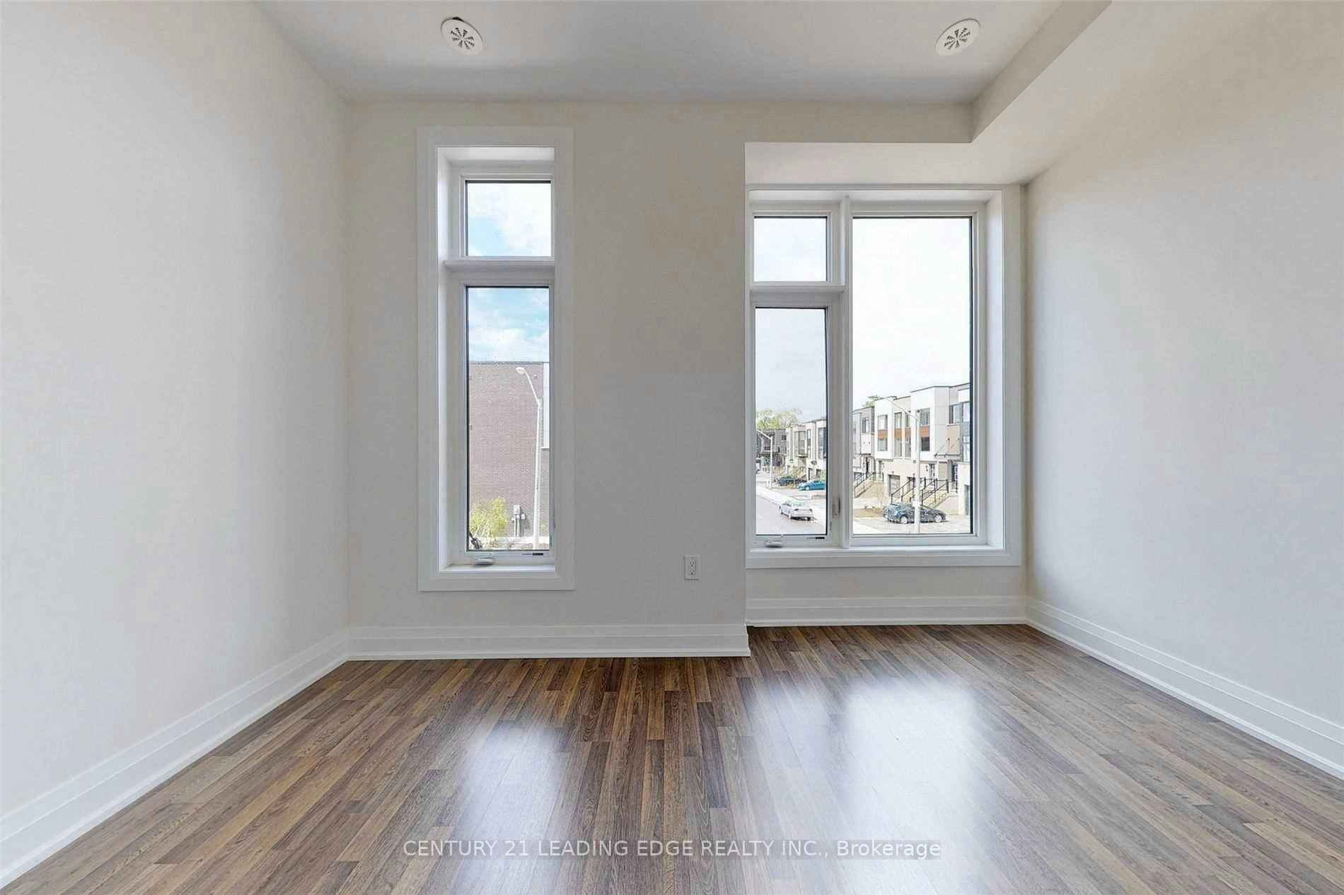 Upper-45 Creekbank Road, Toronto, ON, M6L 1C7 - 32