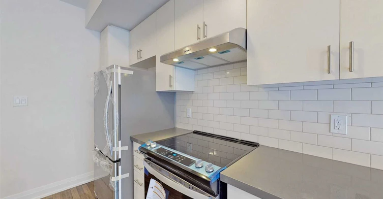 Upper-45 Creekbank Road, Toronto, ON, M6L 1C7 - 14