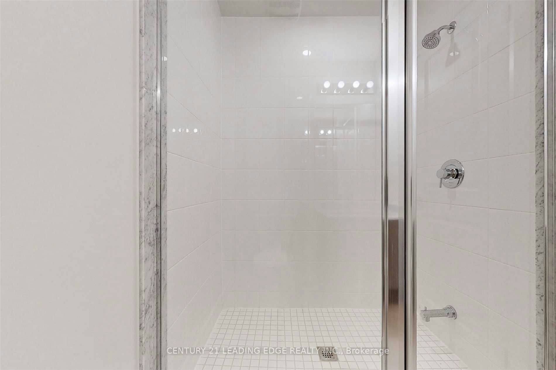 Upper-45 Creekbank Road, Toronto, ON, M6L 1C7 - 37