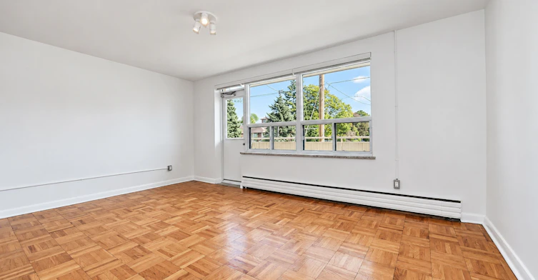 5-554 Harvie Avenue, Toronto, ON, M6E 4M1