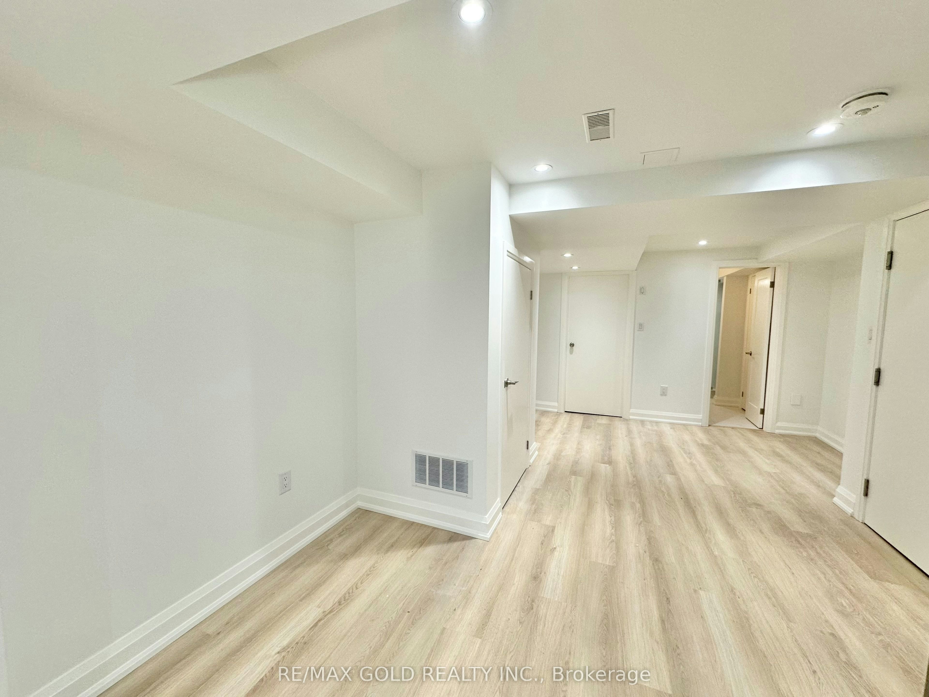 Basement-7099 Village Walk, Mississauga, ON, L5W 1X5 - 7