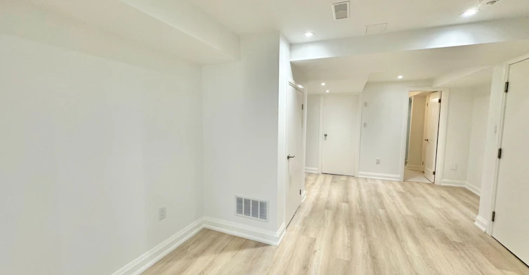 Basement-7099 Village Walk, Mississauga, ON, L5W 1X5 - 7