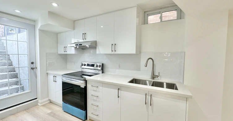 Basement-7099 Village Walk, Mississauga, ON, L5W 1X5