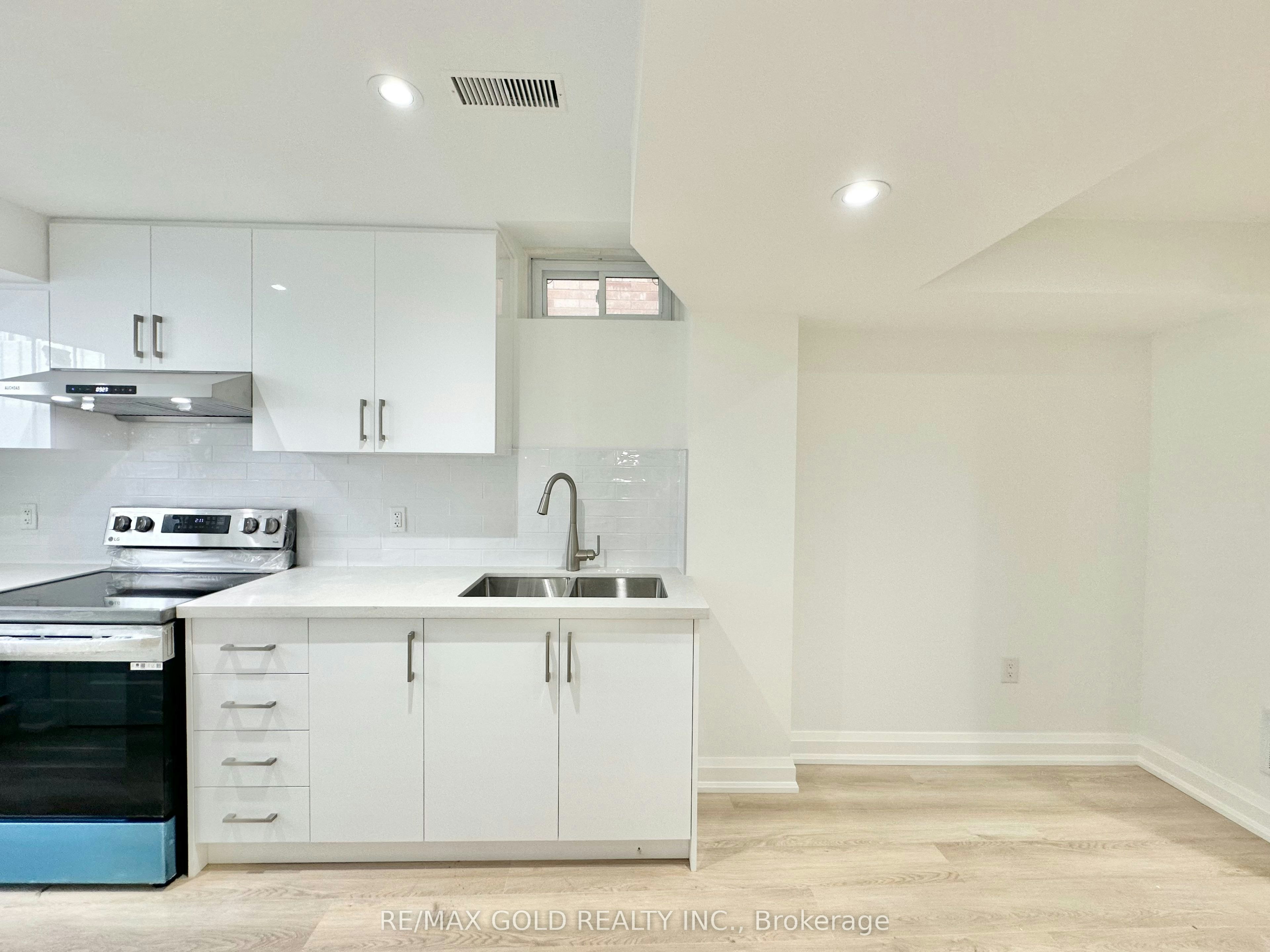 Basement-7099 Village Walk, Mississauga, ON, L5W 1X5 - 2