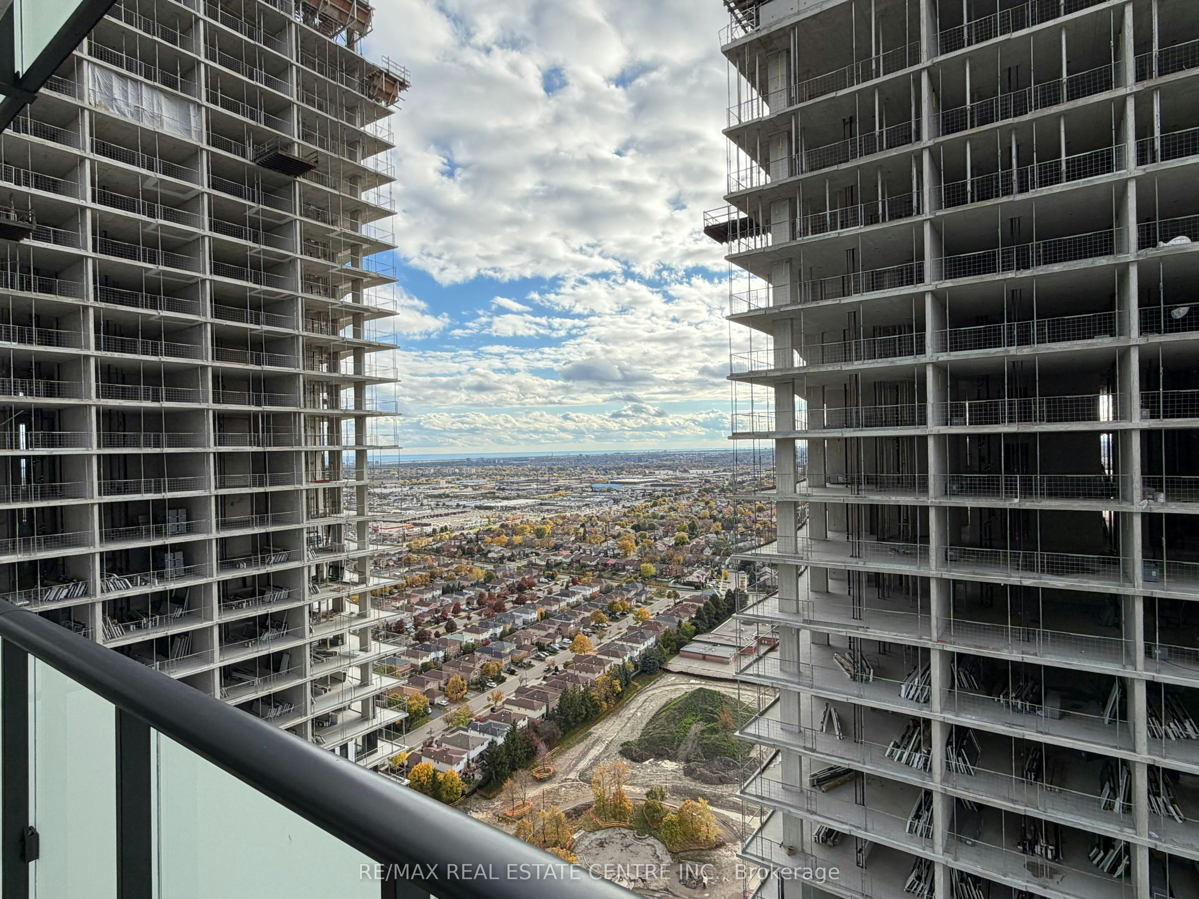 3111-4130 Parkside Village Drive W, Mississauga, ON, L5B 0L7 - 10
