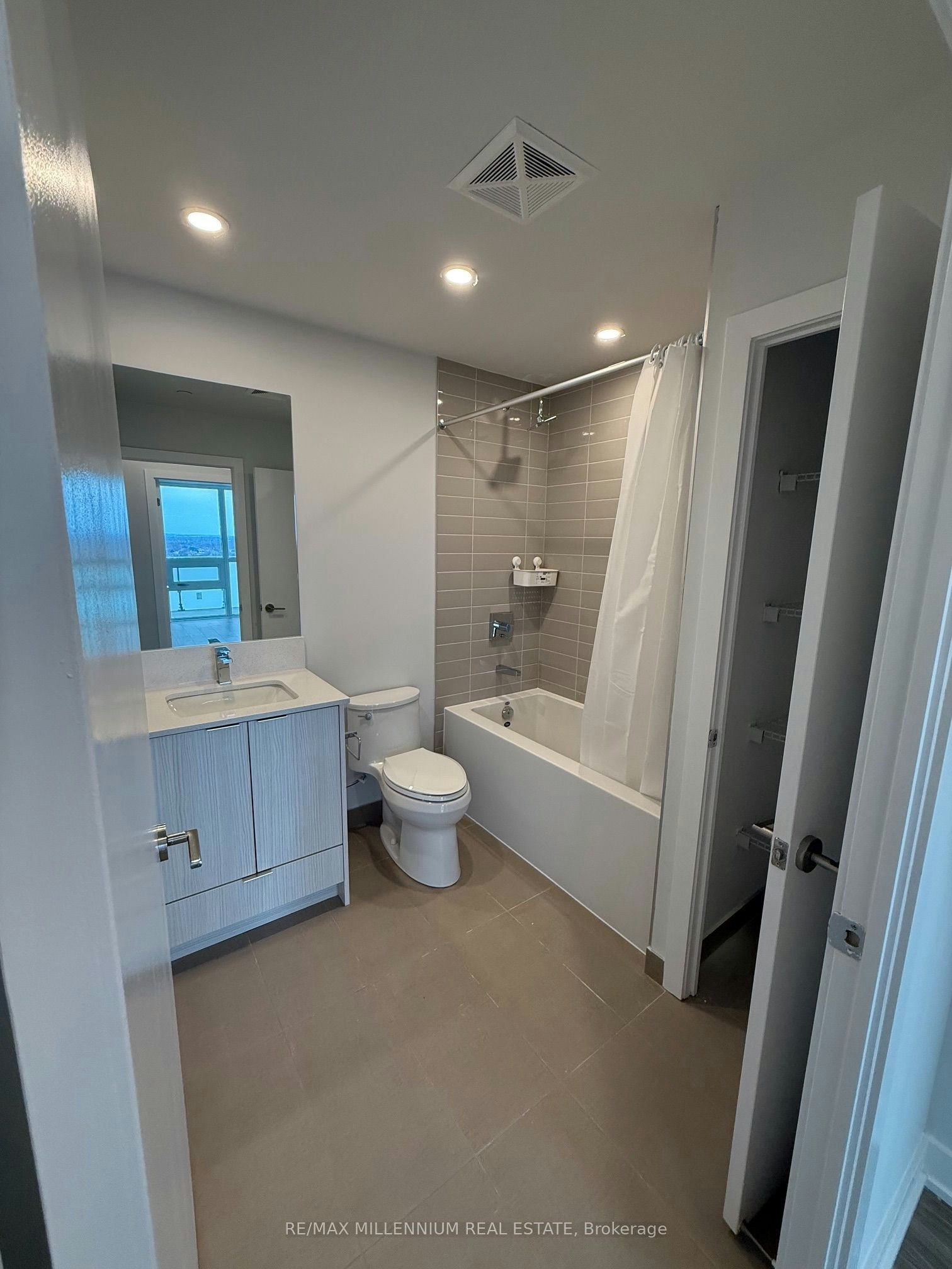 1607-430 Square One Drive, Mississauga, ON, L5B 0L6 - 8