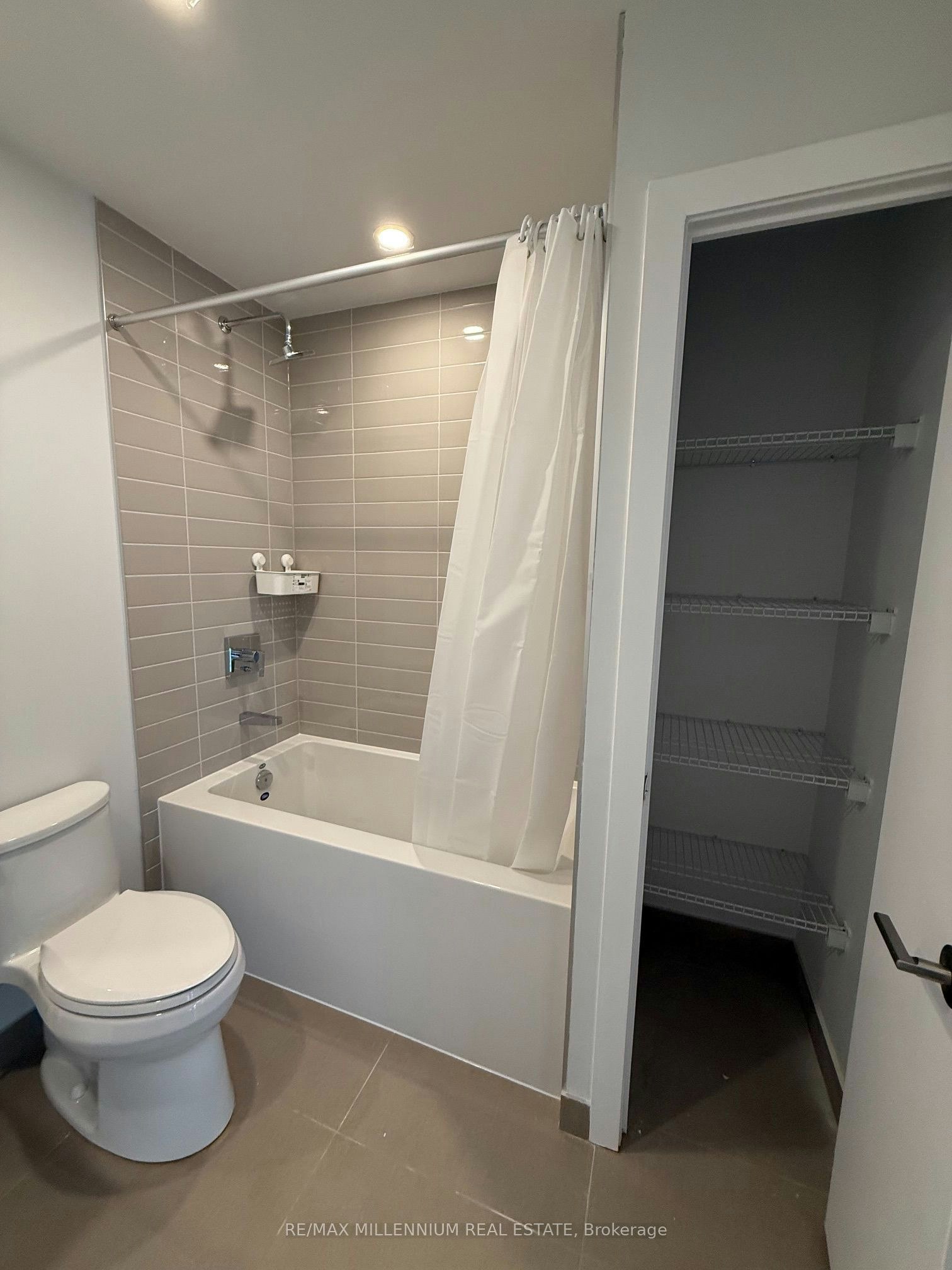 1607-430 Square One Drive, Mississauga, ON, L5B 0L6 - 9