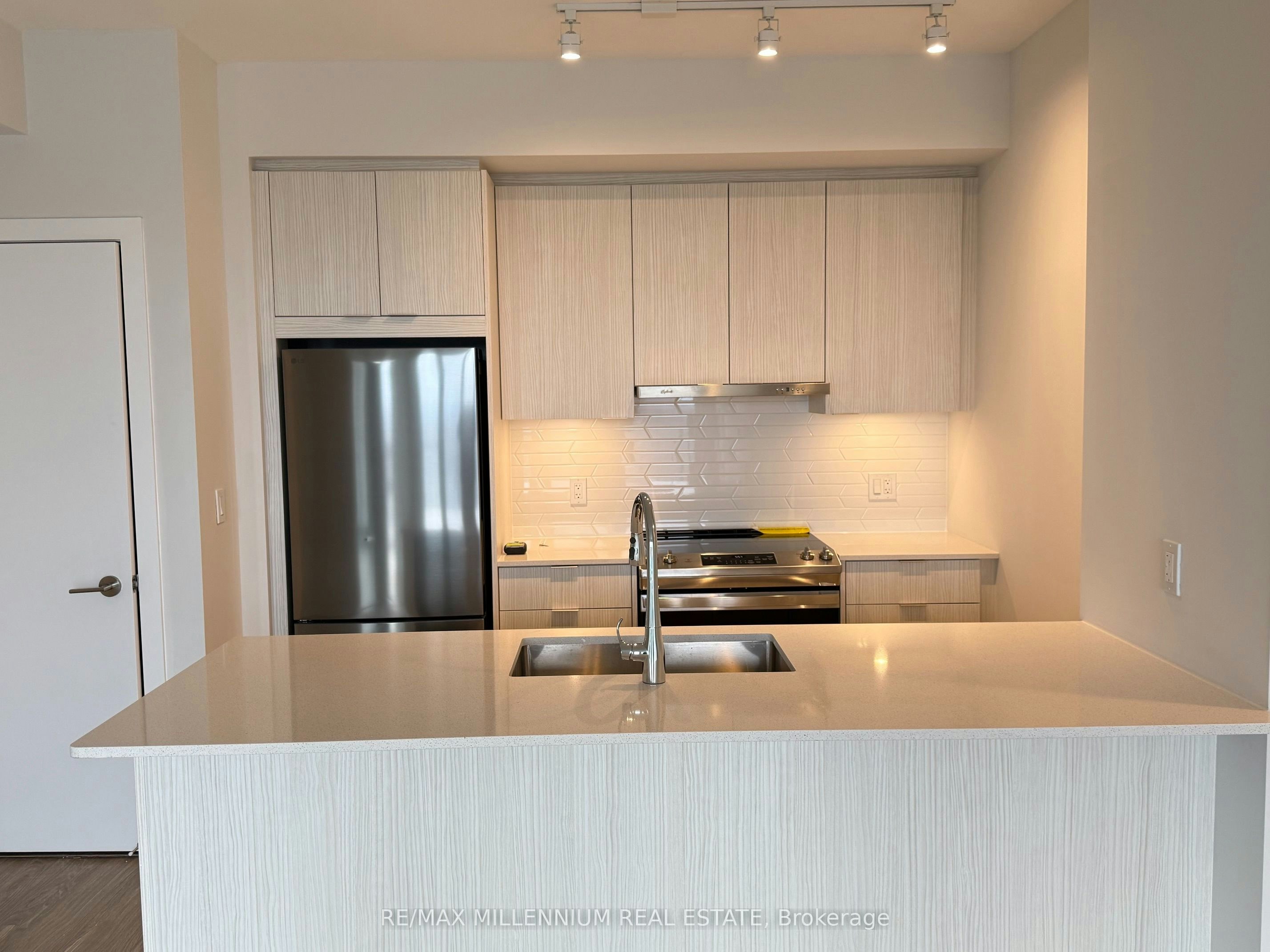 1607-430 Square One Drive, Mississauga, ON, L5B 0L6 - 3