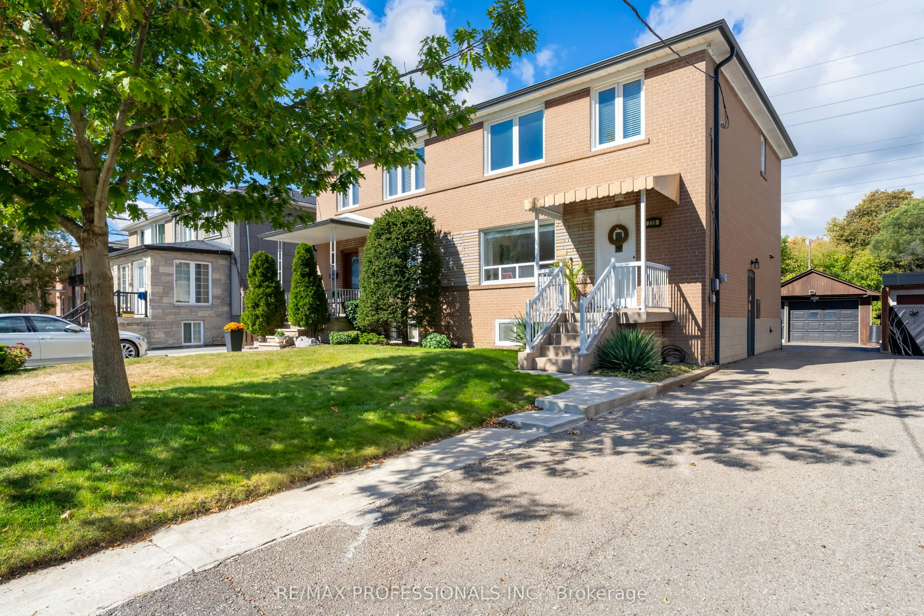 228 Eileen Avenue, Toronto, ON, M6N 1W1