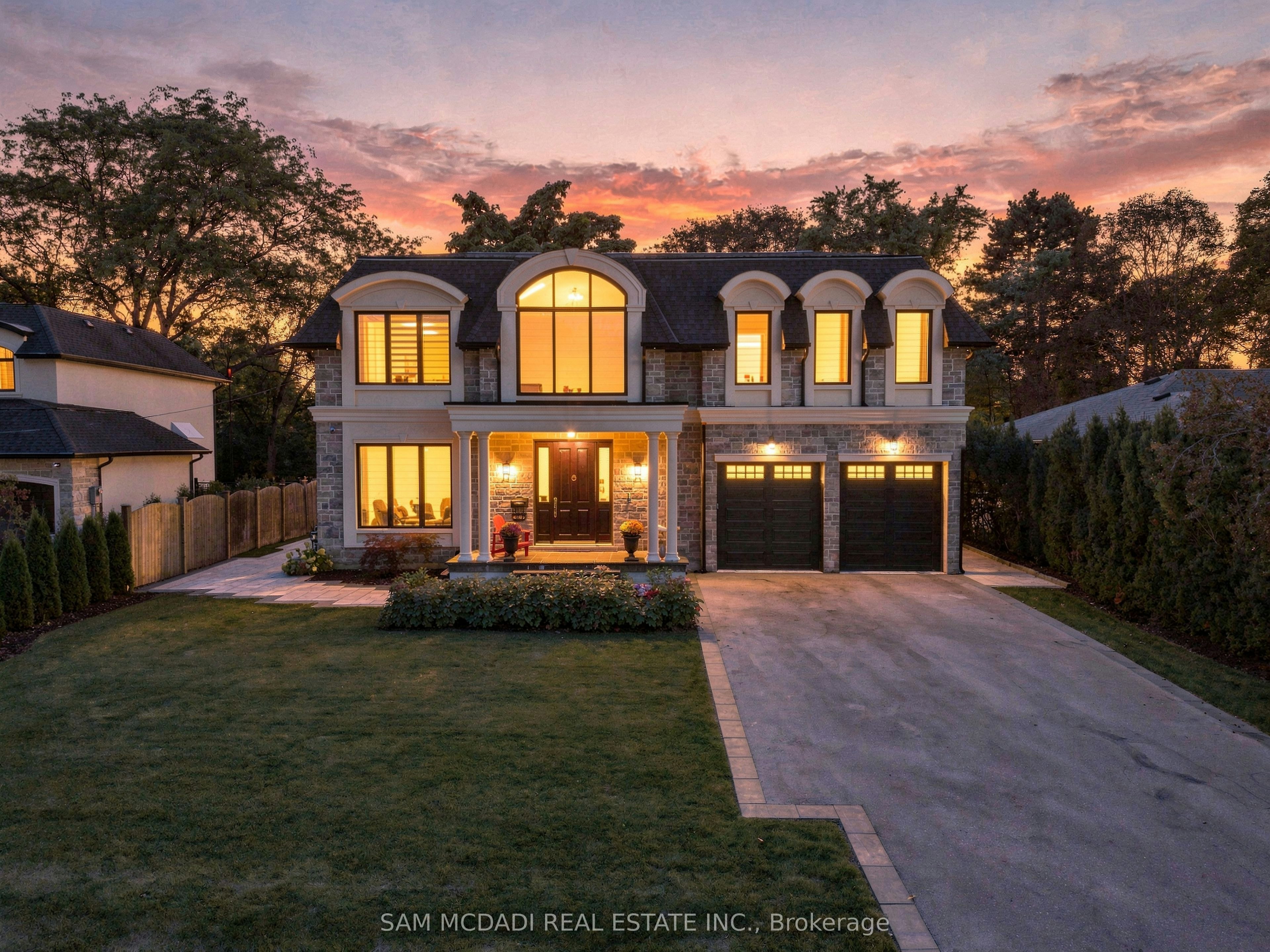 902 Parkland Avenue, Mississauga, ON, L5H 3G9