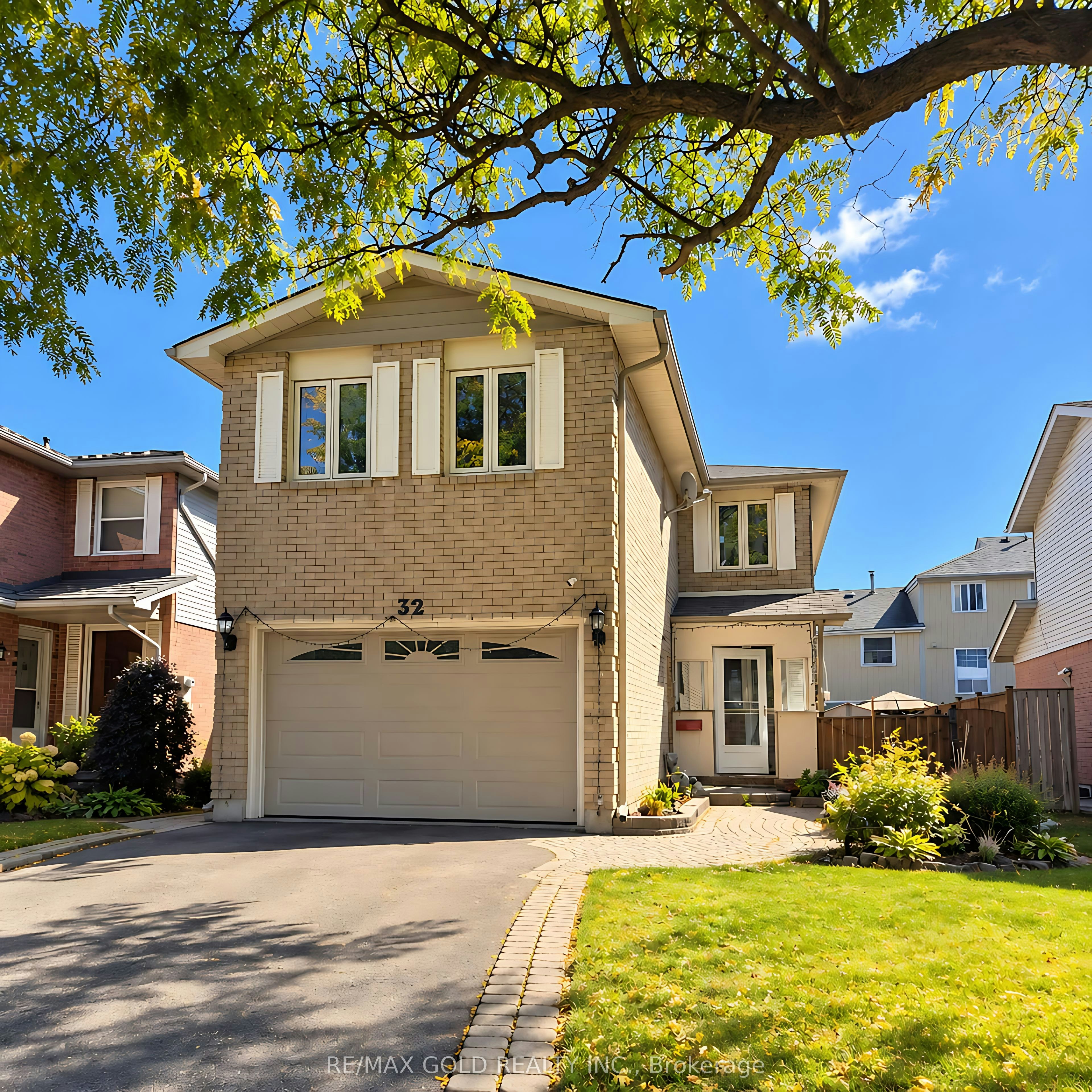 32 Steven Court, Brampton, ON, L6Z 3A7