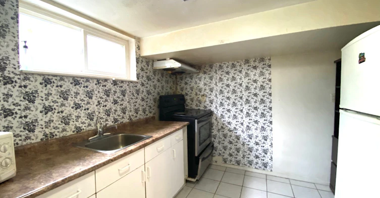 Lower-3320 Grechen Road, Mississauga, ON, L5C 1X9 - 5