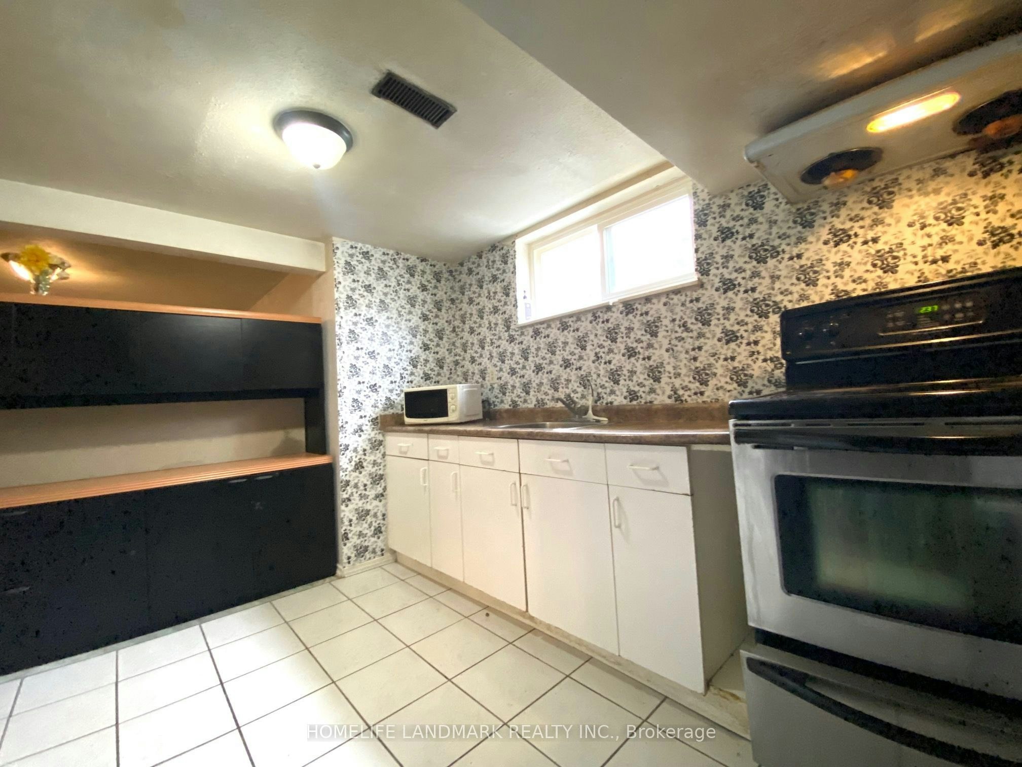 Lower-3320 Grechen Road, Mississauga, ON, L5C 1X9 - 6