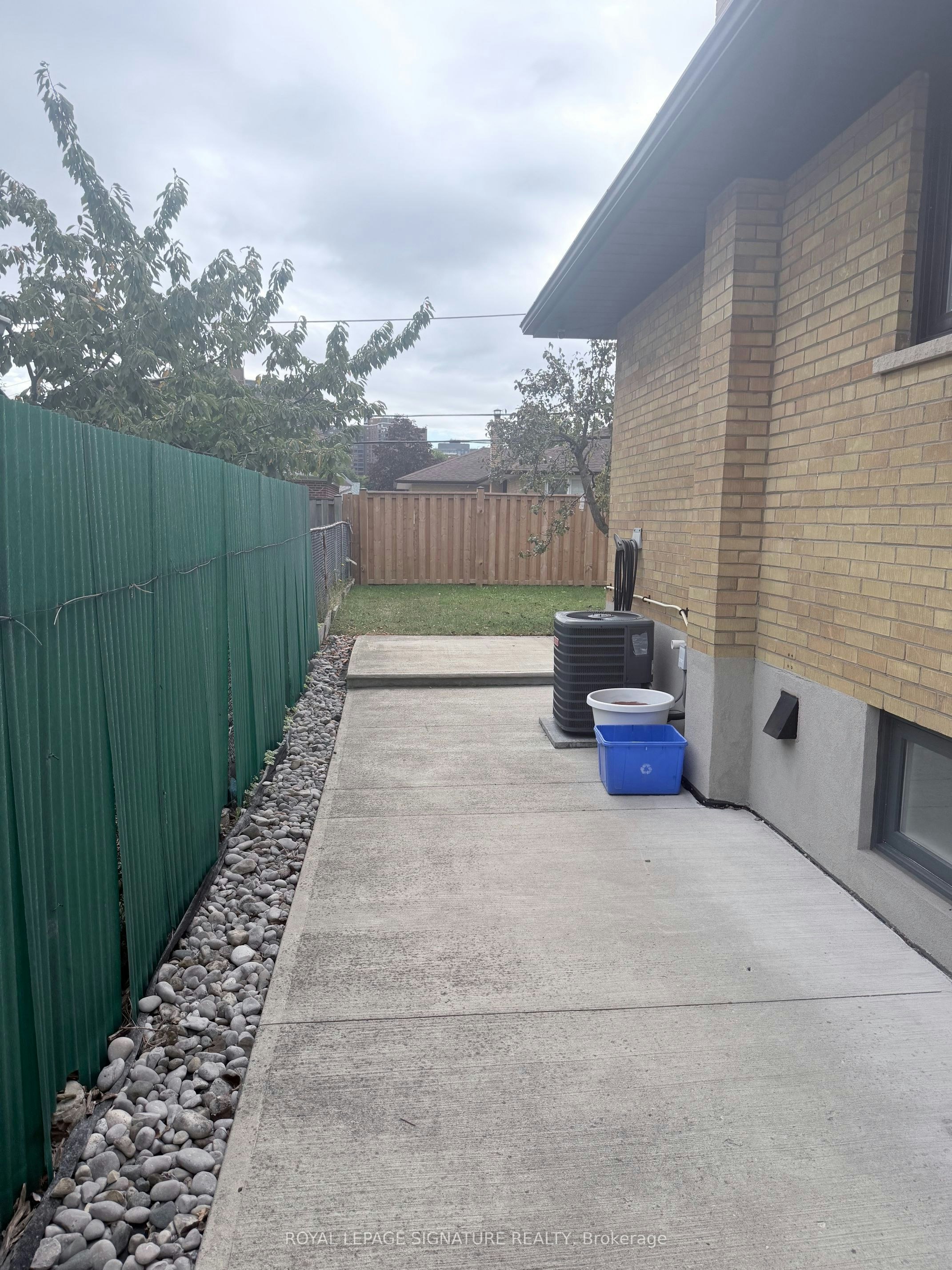 Lower-40 Summerfield Crescent, Toronto, ON, M9C 3X3 - 3