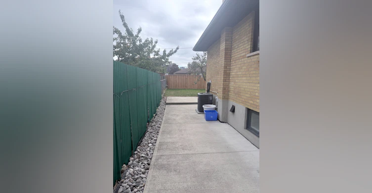 Lower-40 Summerfield Crescent, Toronto, ON, M9C 3X3 - 3