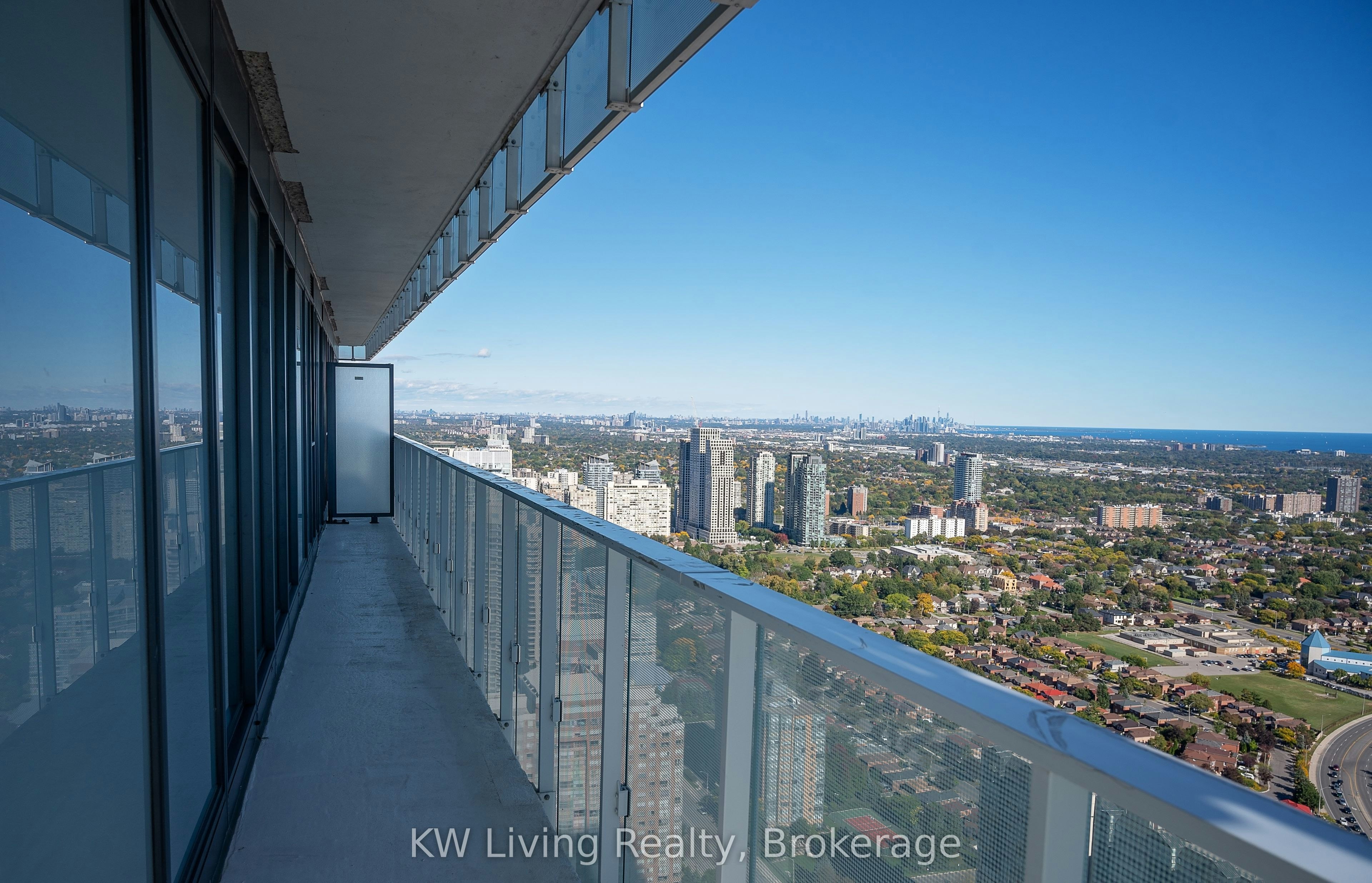 4404-3900 Confederation Parkway SW, Mississauga, ON, L5B 0M3 - 2