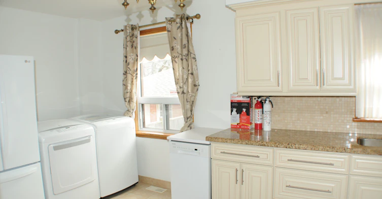 Upper floor-49 Algoma Street, Toronto, ON, M8Y 1C4 - 11