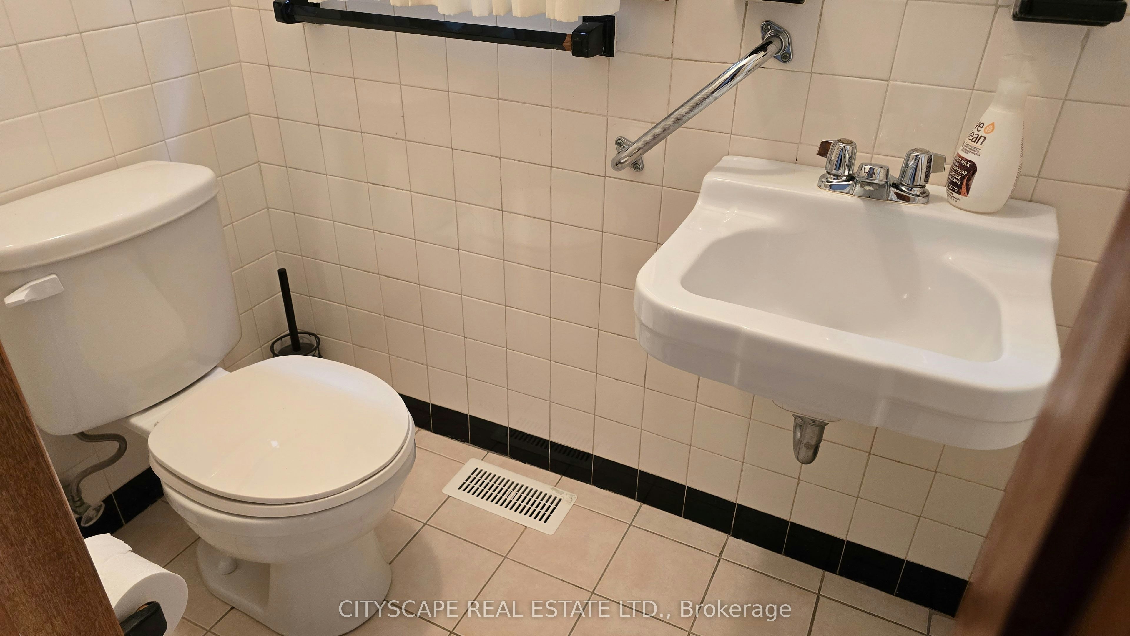 Upper floor-49 Algoma Street, Toronto, ON, M8Y 1C4 - 12