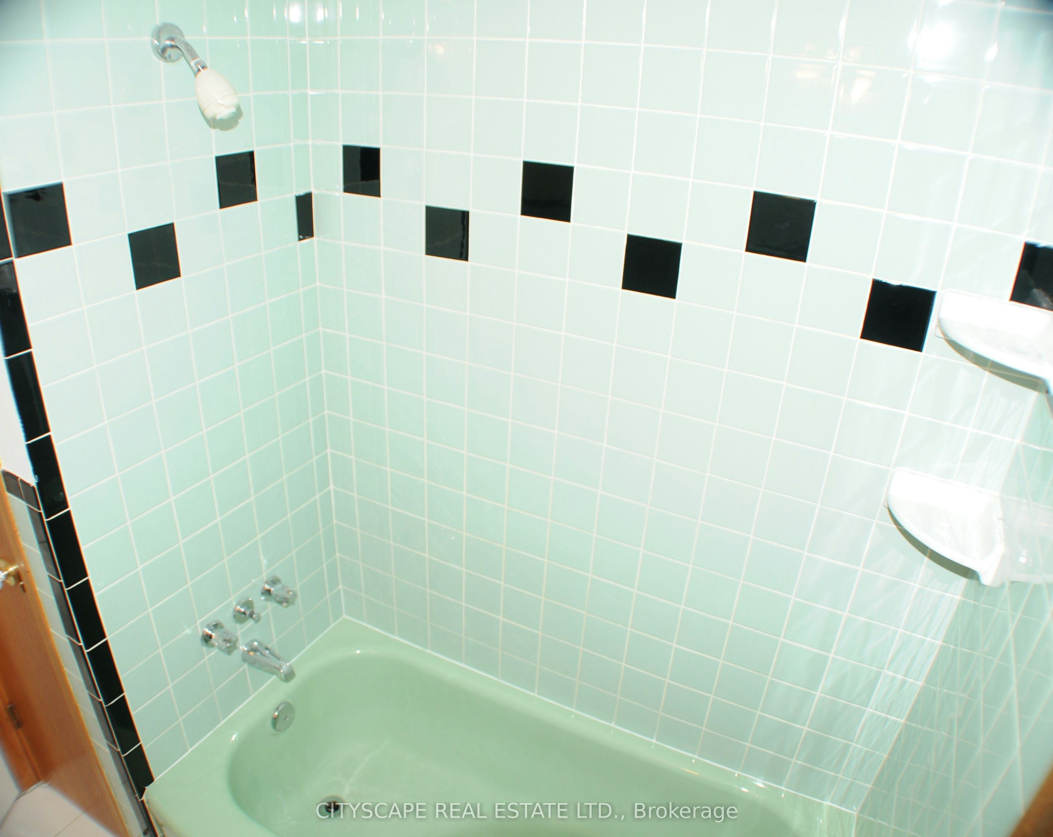 Upper floor-49 Algoma Street, Toronto, ON, M8Y 1C4 - 16