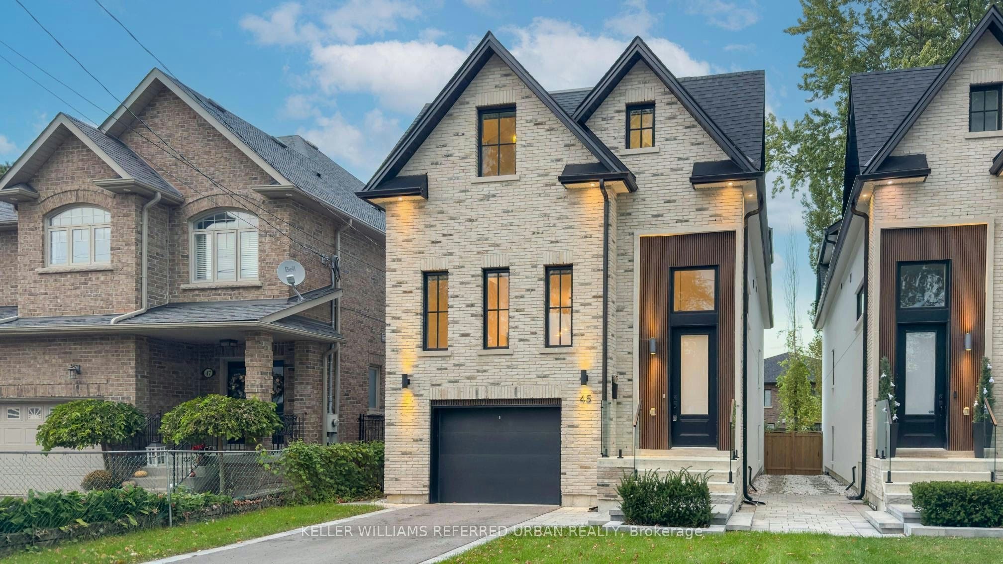 45 Benson Avenue, Mississauga, ON, L5H 2P3 3