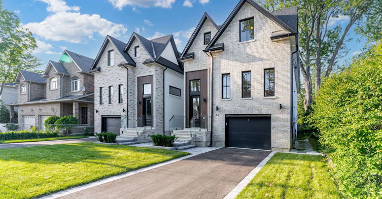 45 Benson Avenue, Mississauga, ON, L5H 2P3 - 3
