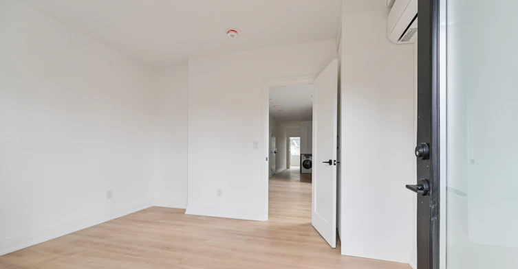 228 Emerson Ave Avenue, Toronto, ON, M6H 3T6 - 4
