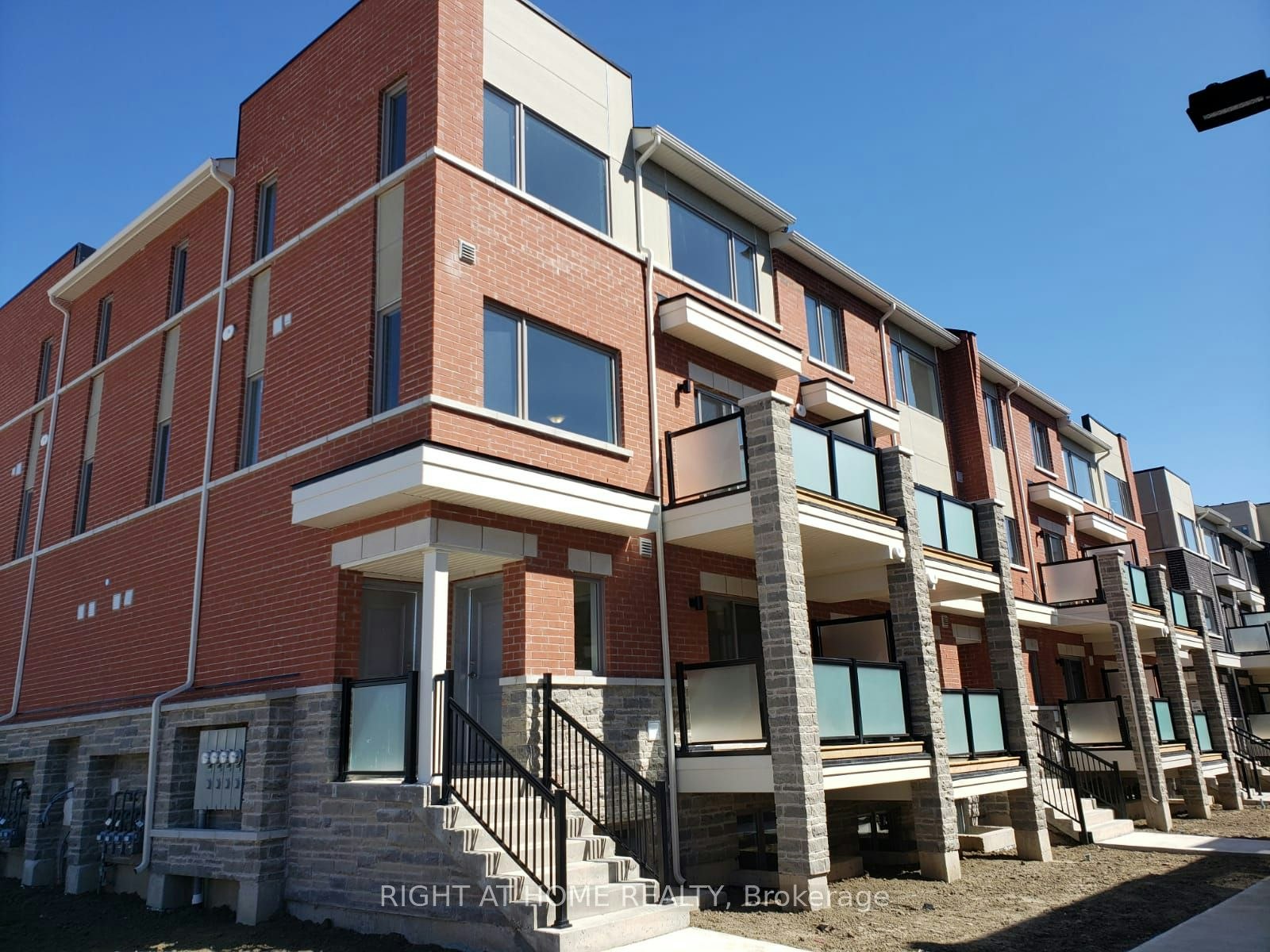 1-230 Lagerfeld Drive, Brampton, ON, L7A 5G9