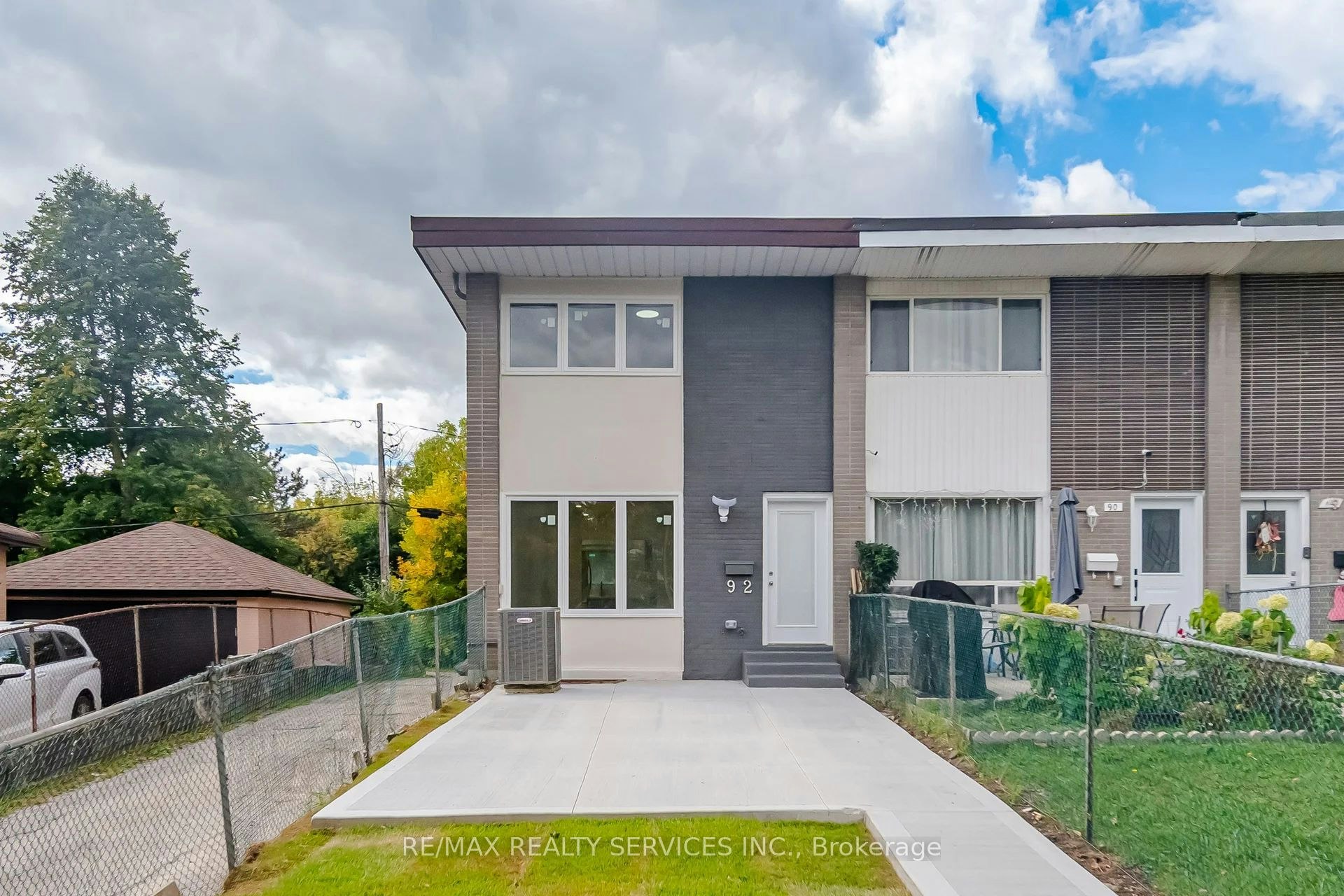 92 Corby Crescent, Brampton, ON, L6Y 1H1