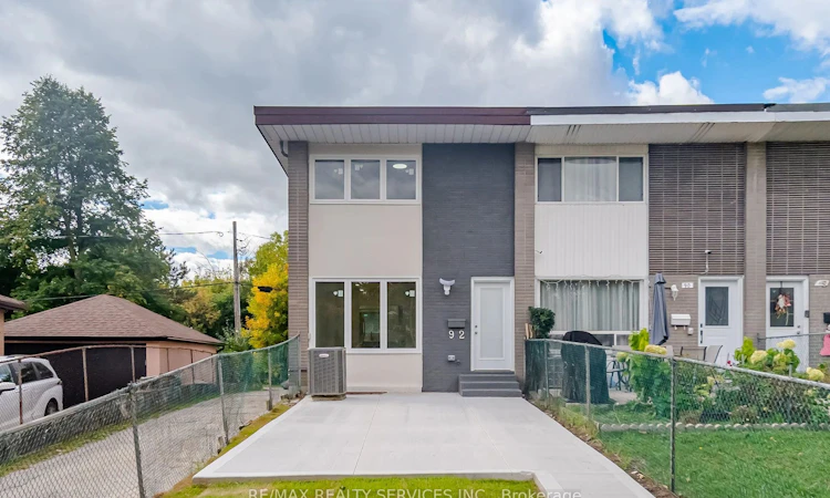 92 Corby Crescent