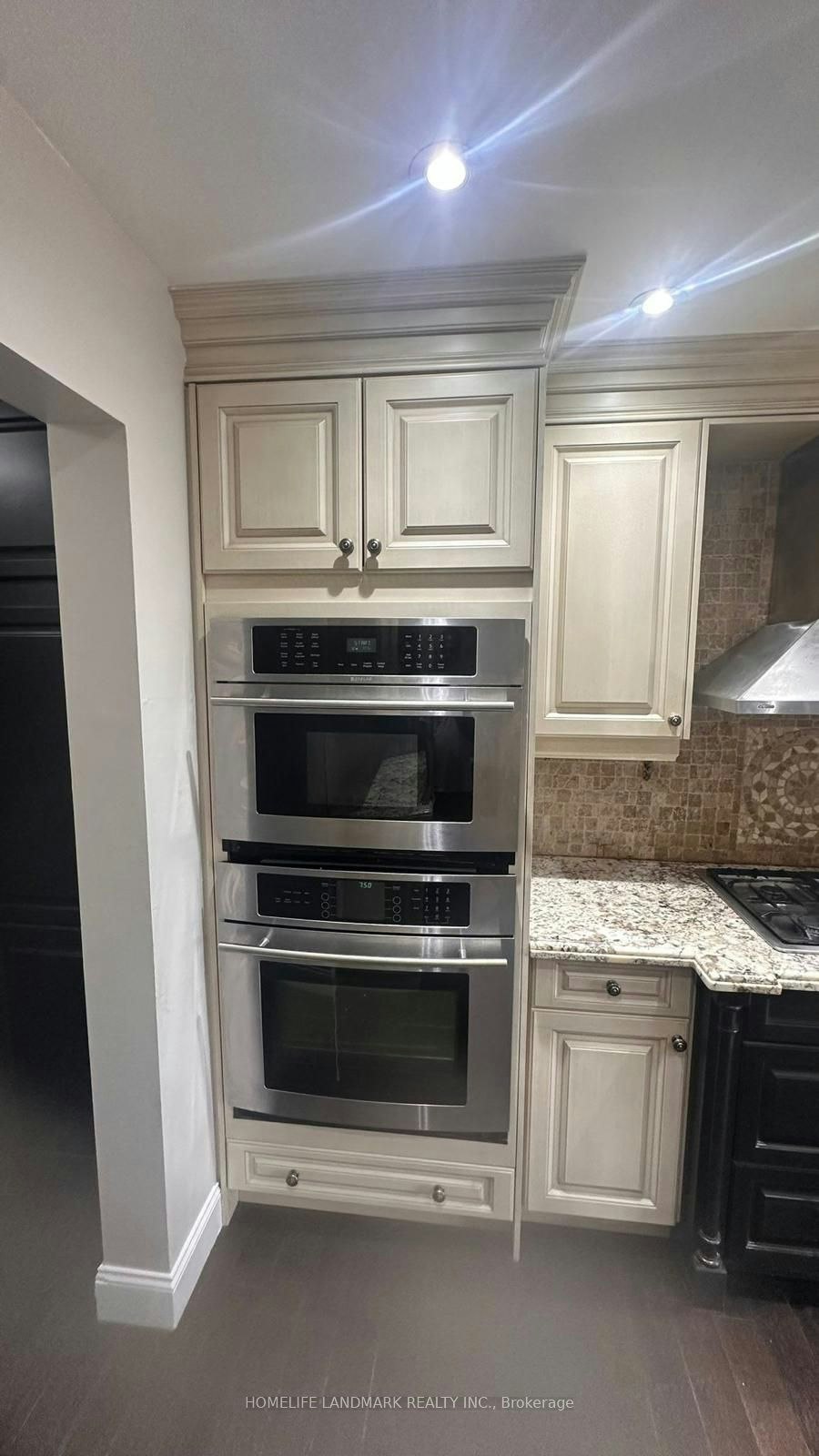 7100 Walworth Court, Mississauga, ON, L5N 7L4 - 8