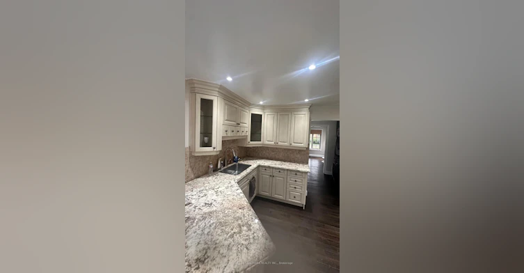 7100 Walworth Court, Mississauga, ON, L5N 7L4 - 7