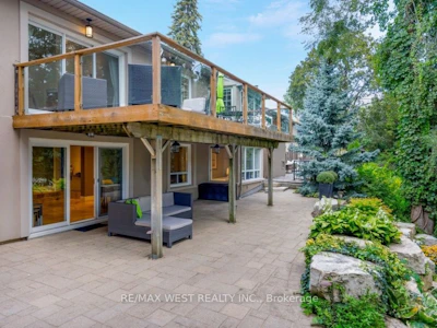4653 Dundas Street W - 4