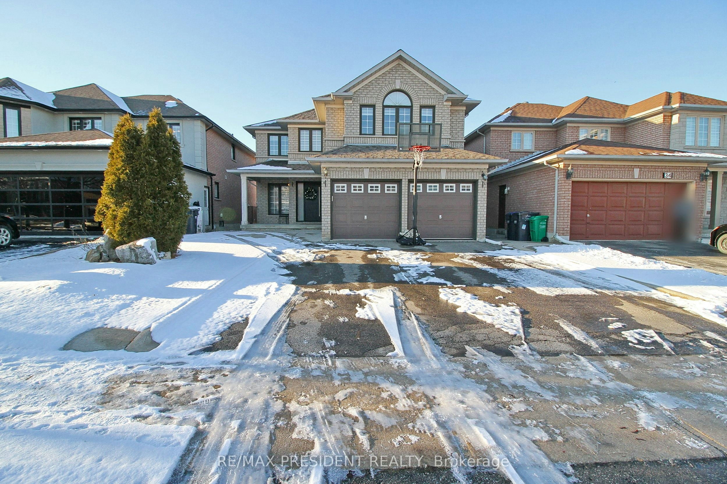 32 Deerglen Drive, Brampton, ON, L6R 1M1