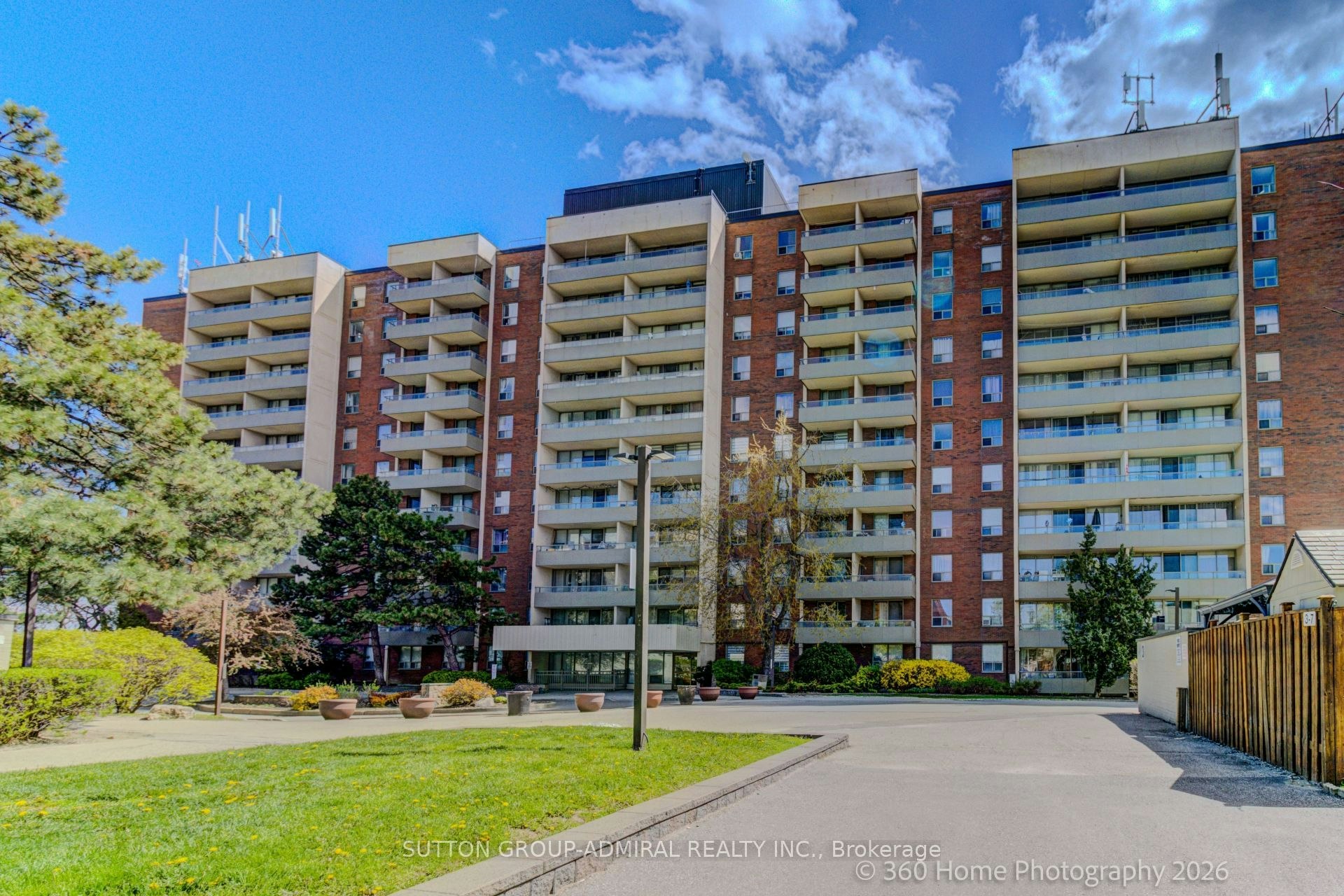 106-1 Four Winds Drive, Toronto, ON, M3J 2T1
