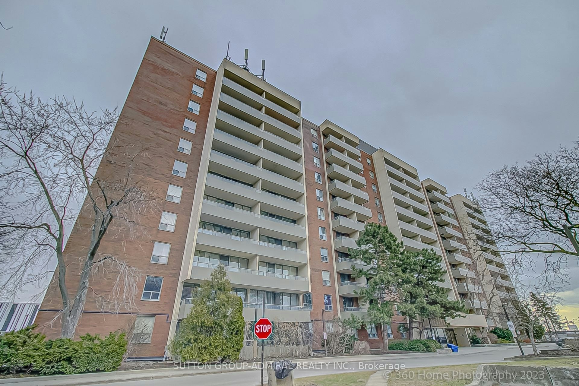 106-1 Four Winds Drive, Toronto, ON, M3J 2T1
